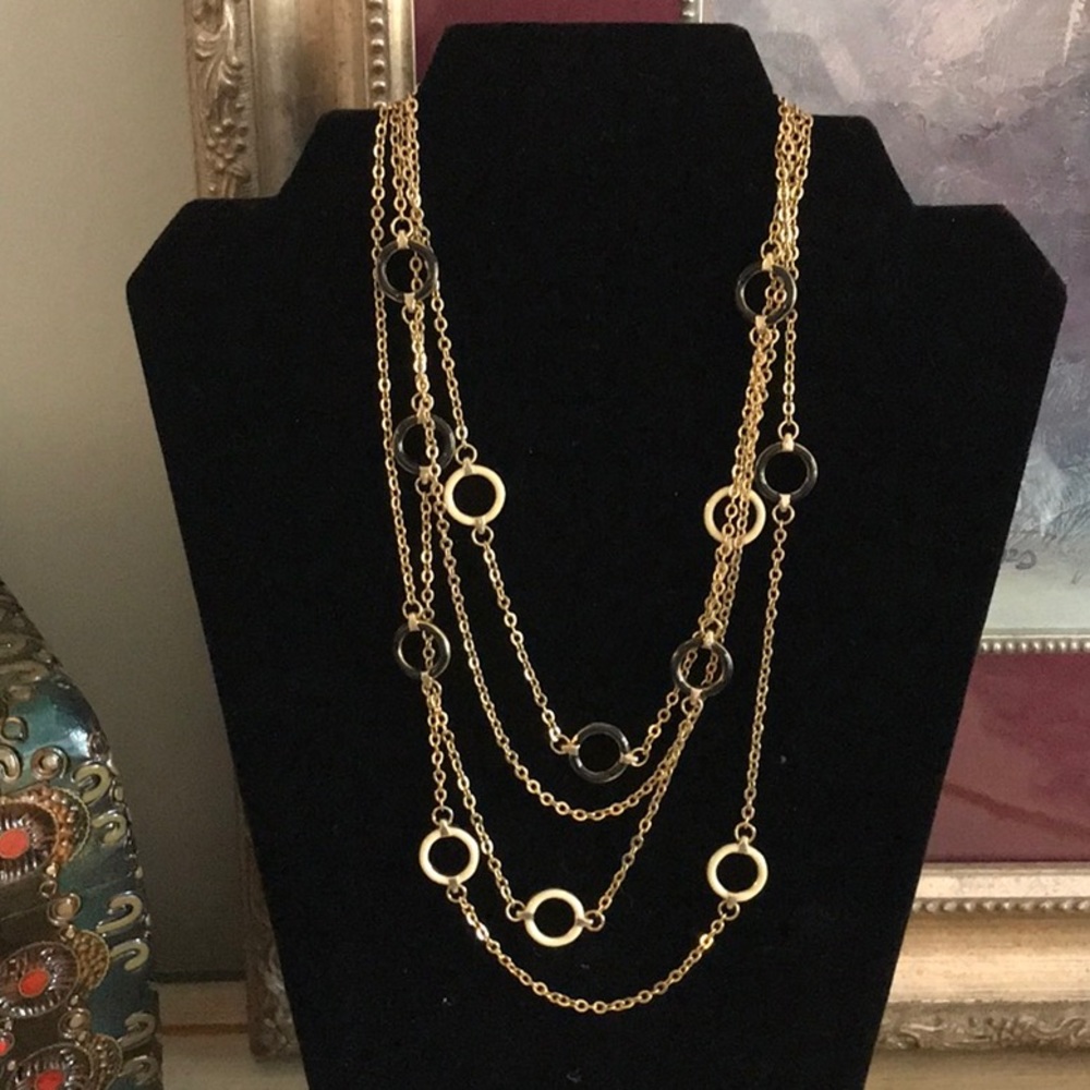 Circles and more circles by Daisy Fuentes.